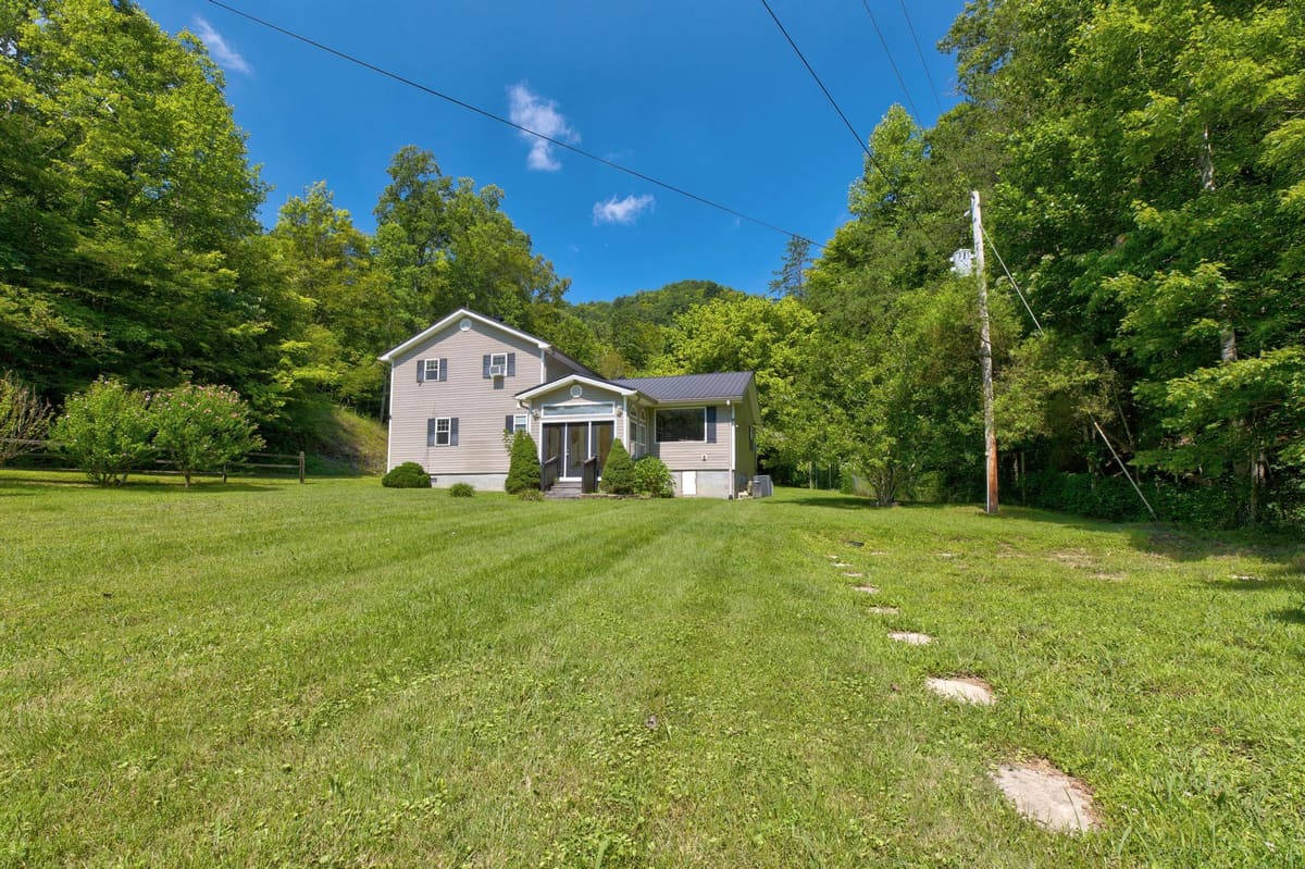 98 Brittany Lane, Stanton, KY 40380 — primary photo