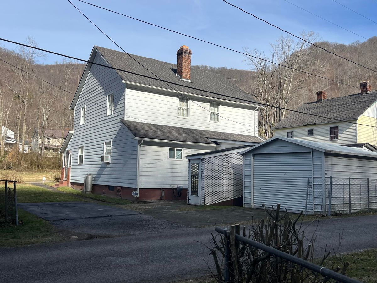 249 W Main Street, Lynch, KY 40855 — primary photo