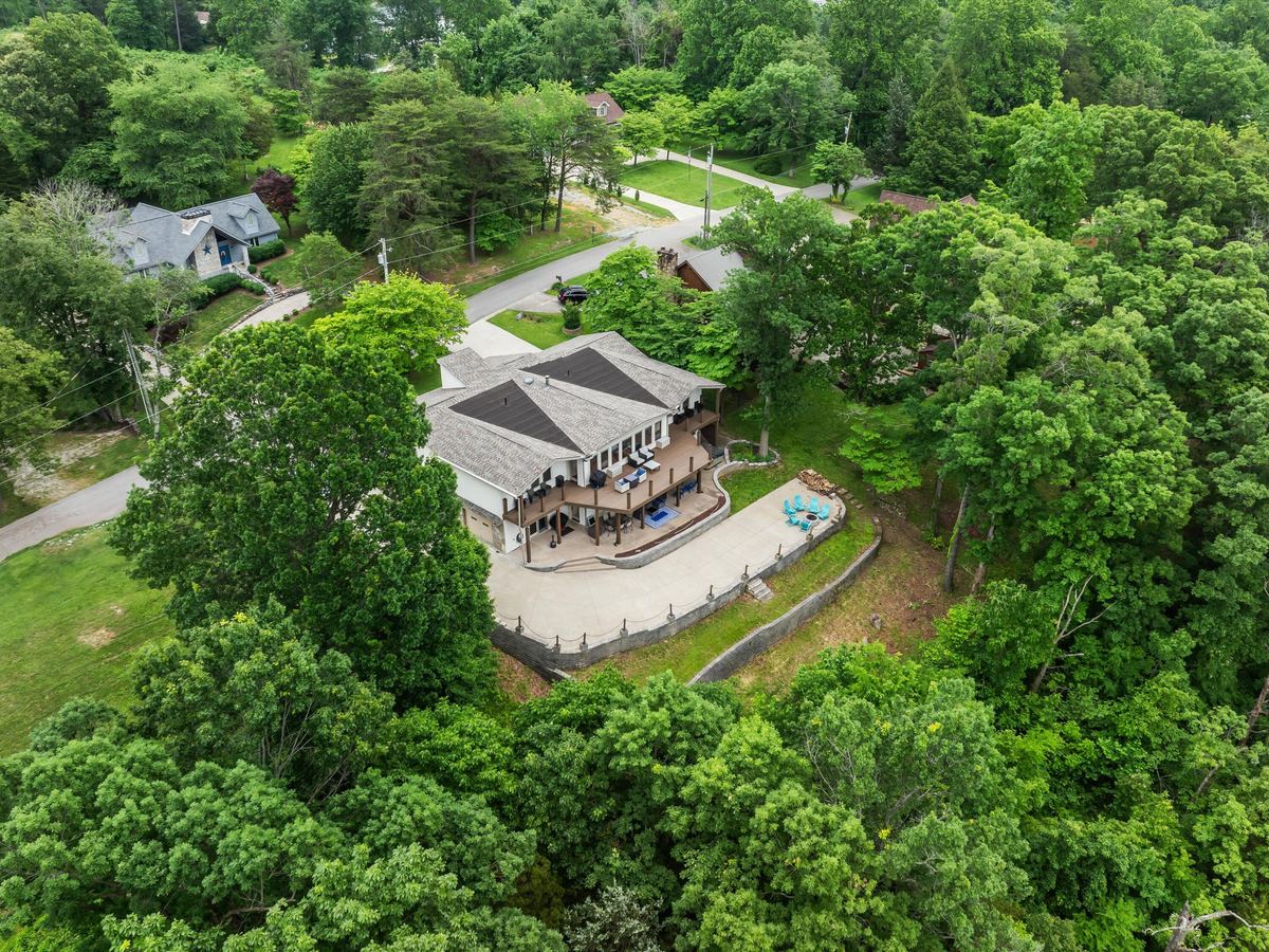 389 Lakeview Drive, Somerset, KY 42503 — primary photo