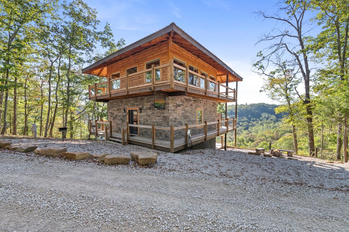 914 Forest View Drive, Frenchburg, KY 40322 — primary photo
