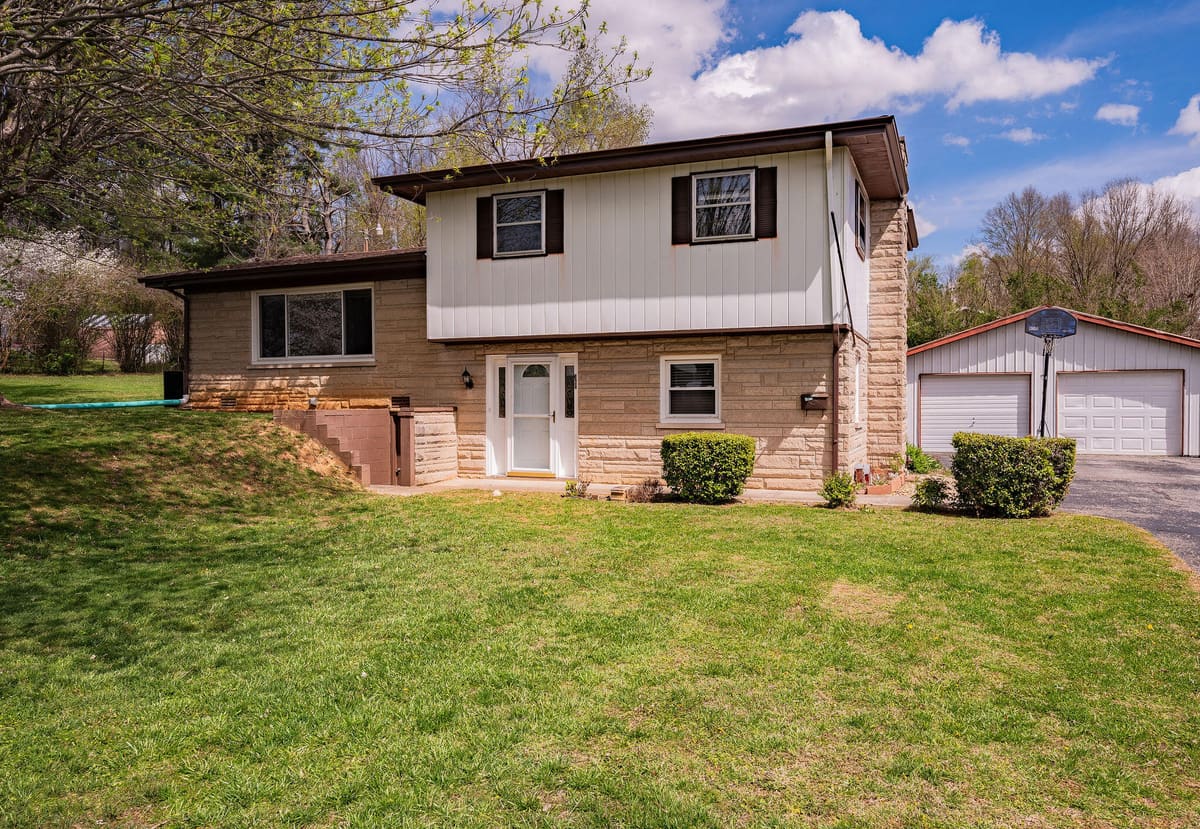 360 Hickory Hill Drive, Monticello, KY 42633 — primary photo