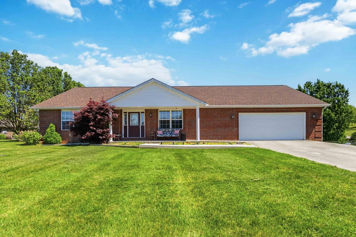 135 Country Acres Drive, Somerset, KY 42503 — primary photo