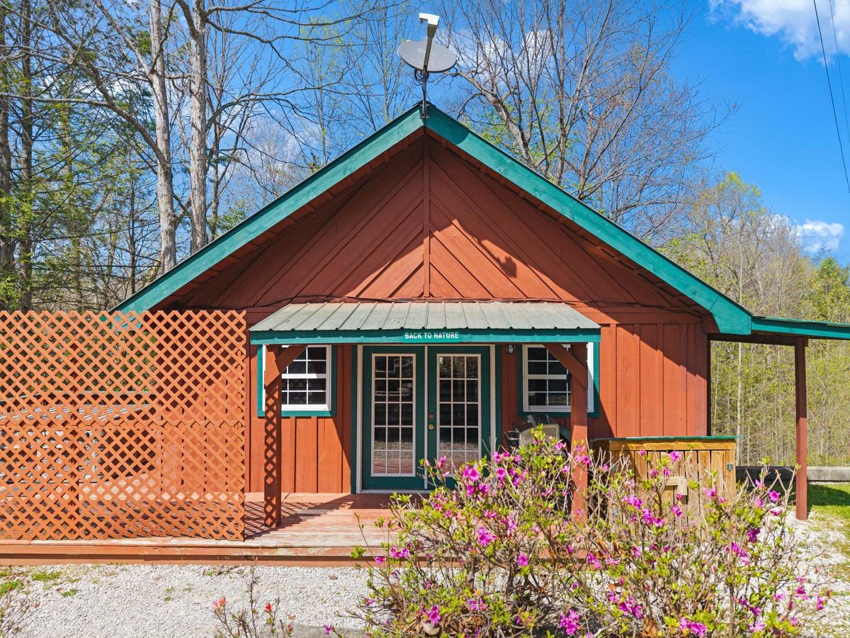 1578 Village Drive, Campton, KY 41301 — primary photo