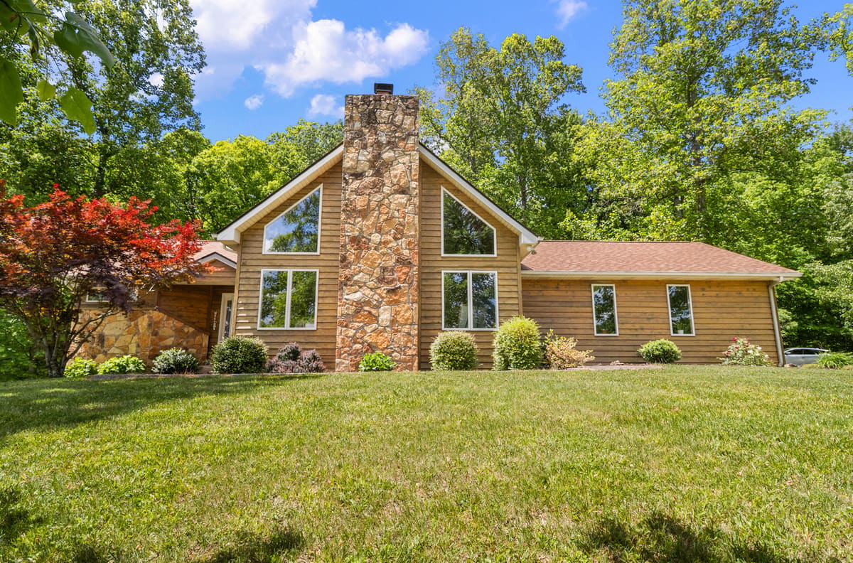 6330 W Laurel Road, London, KY 40741 — primary photo