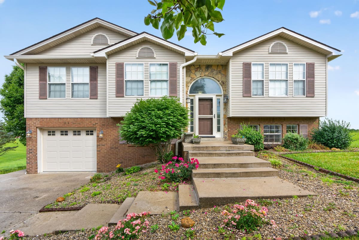 1084 Breezy Lane, Berea, KY 40403 — primary photo