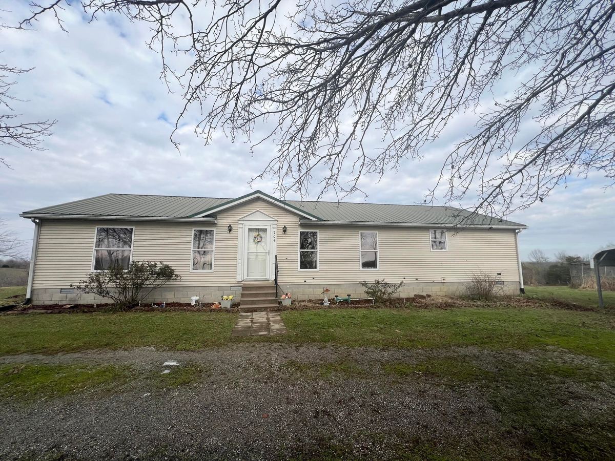 704 Cardwell Road, Harrodsburg, KY 40330 — primary photo