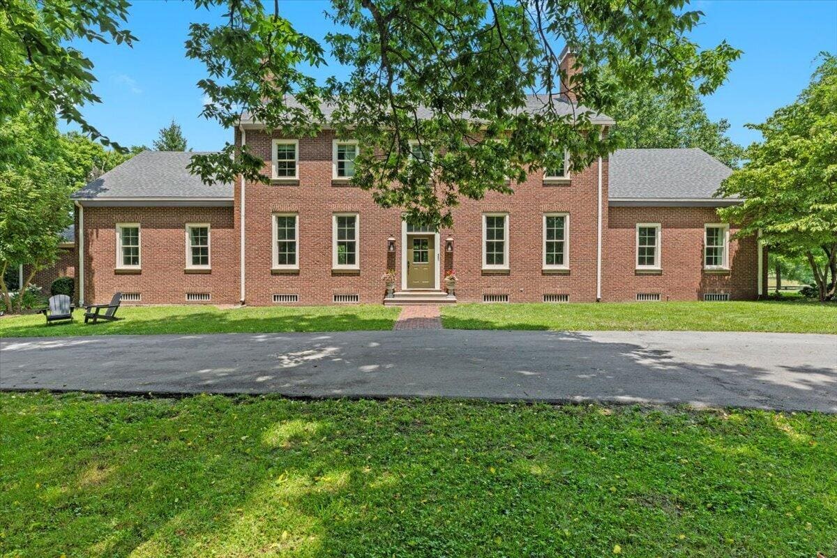 4001 Shannon Run Road, Versailles, KY 40383 — primary photo