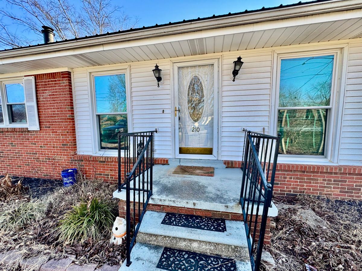 210 Magnolia Drive, Hopkinsville, KY 42240 — primary photo