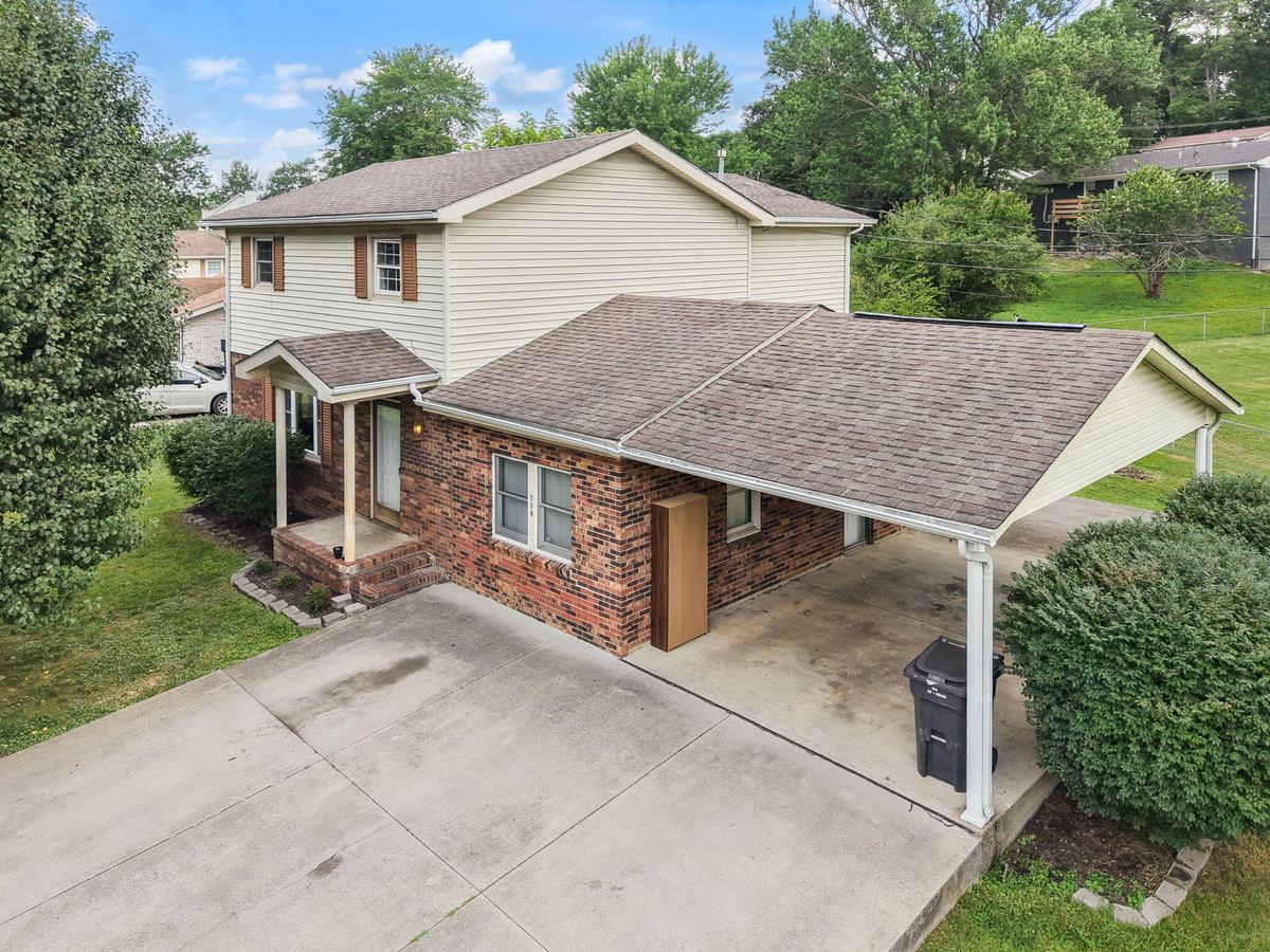 697 Oaklawn Circle, Corbin, KY 40701 — primary photo