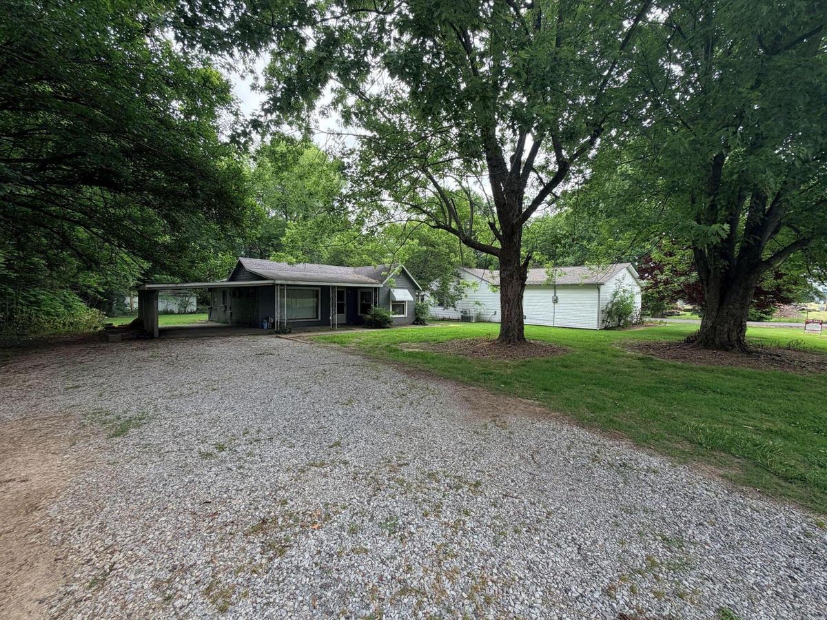 12901 Woodville Road, West Paducah, KY 42086 — primary photo