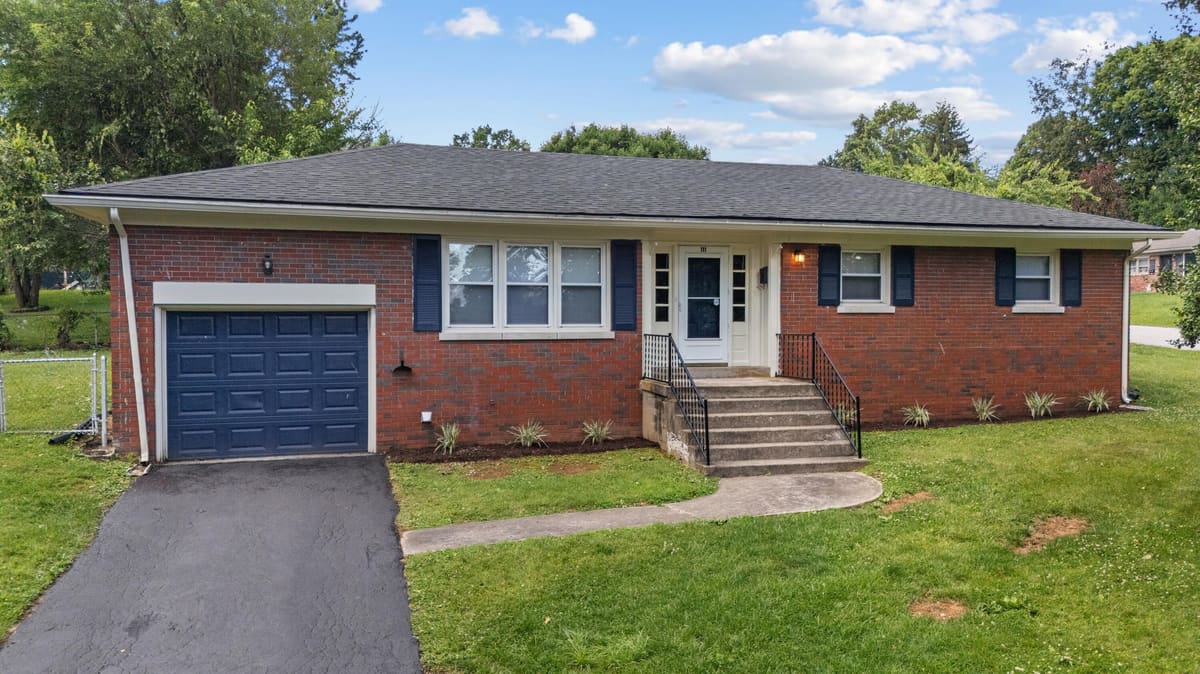 111 Pinehurst Drive, Frankfort, KY 40601 — primary photo