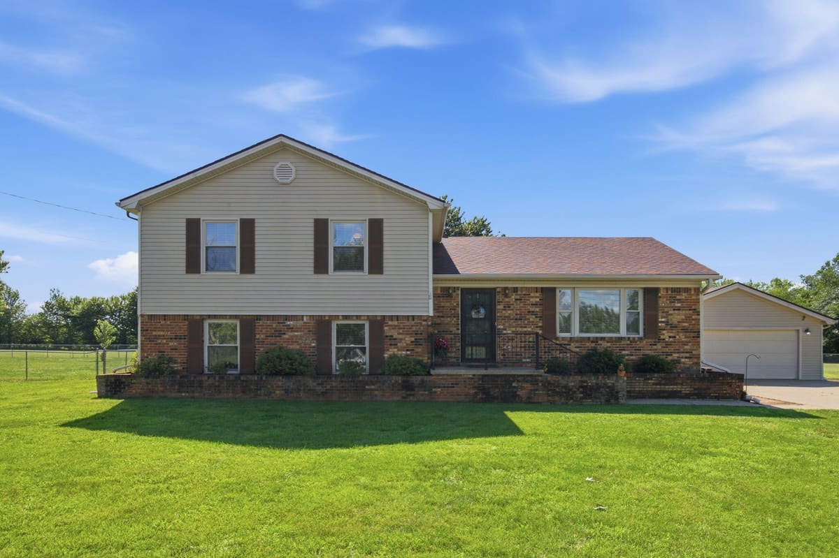 1558 Keith Road, Hodgenville, KY 42748 — primary photo