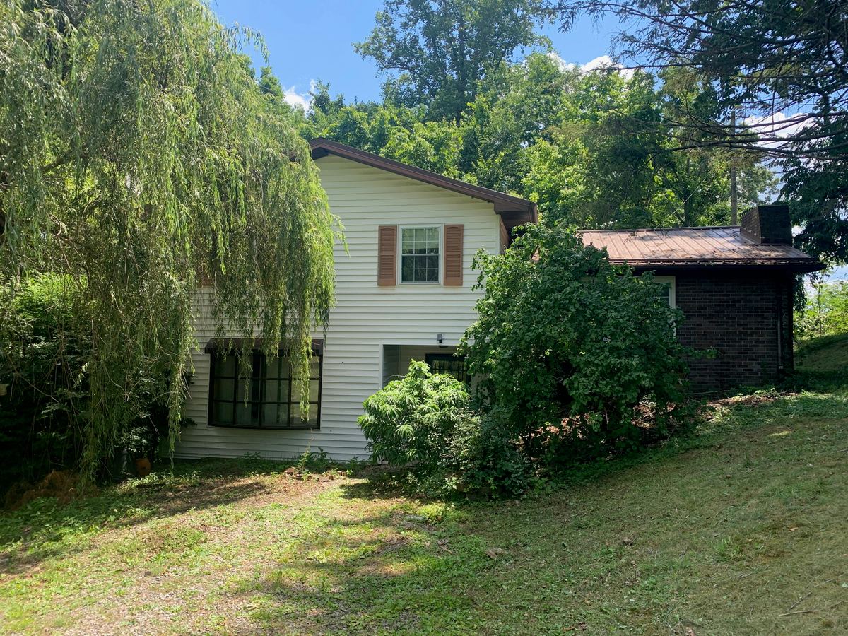 60 Grover Whitehead Road, Whitley City, KY 42653 — primary photo