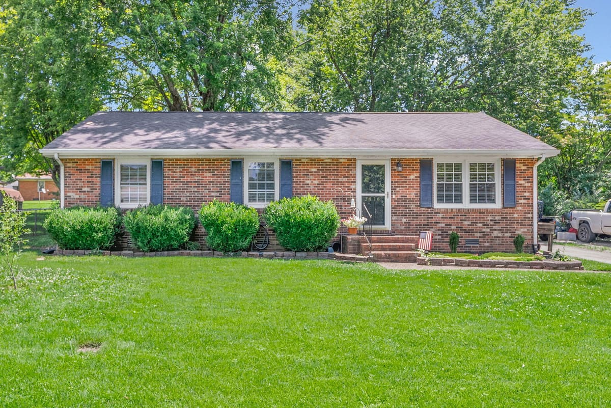 3416 Greenwood Drive, Hopkinsville, KY 42240 — primary photo