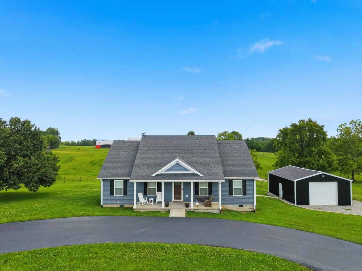 447 Oakland Lane, Harrodsburg, KY 40330 — primary photo