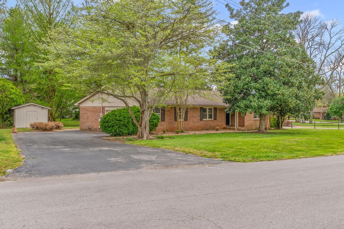 133 Windsor Drive, Hopkinsville, KY 42240 — primary photo