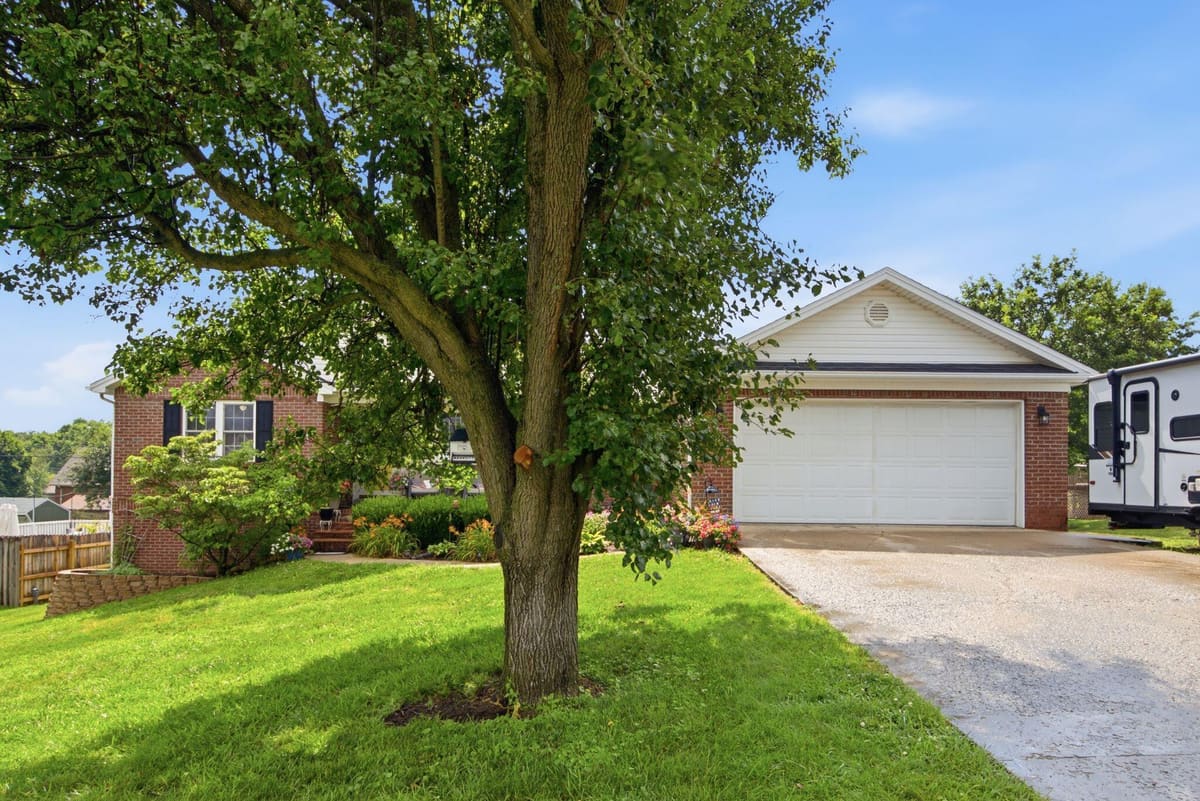 412 Pope Avenue, Harrodsburg, KY 40330 — primary photo