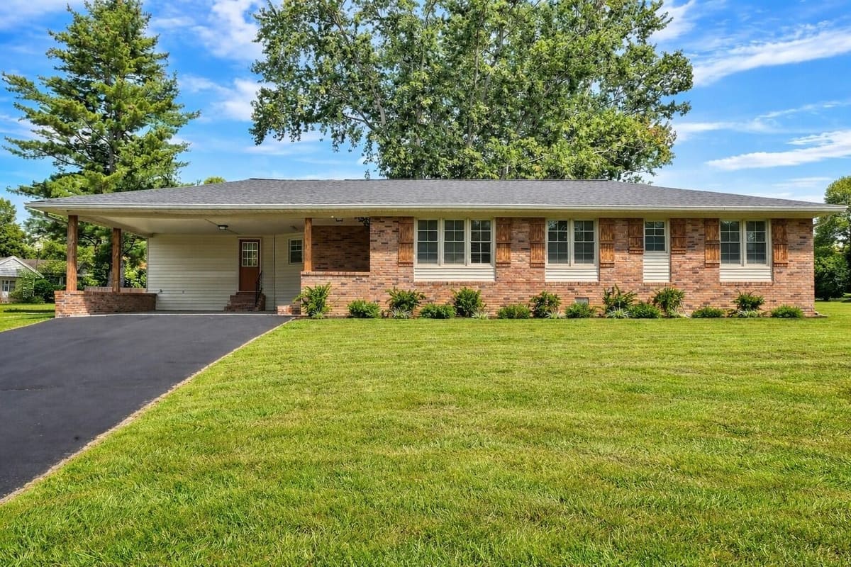 207 Donna Drive, Hopkinsville, KY 42240 — primary photo