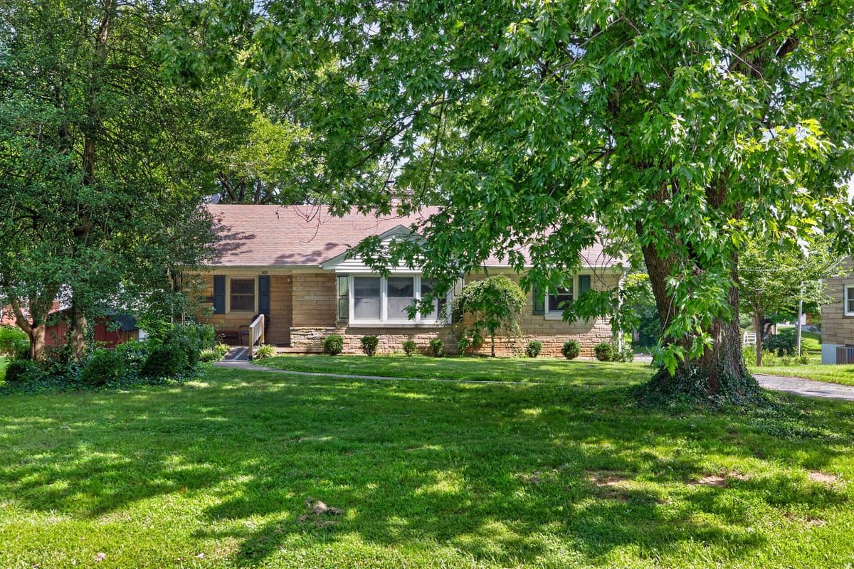 805 Sunset Drive, Danville, KY 40422 — primary photo