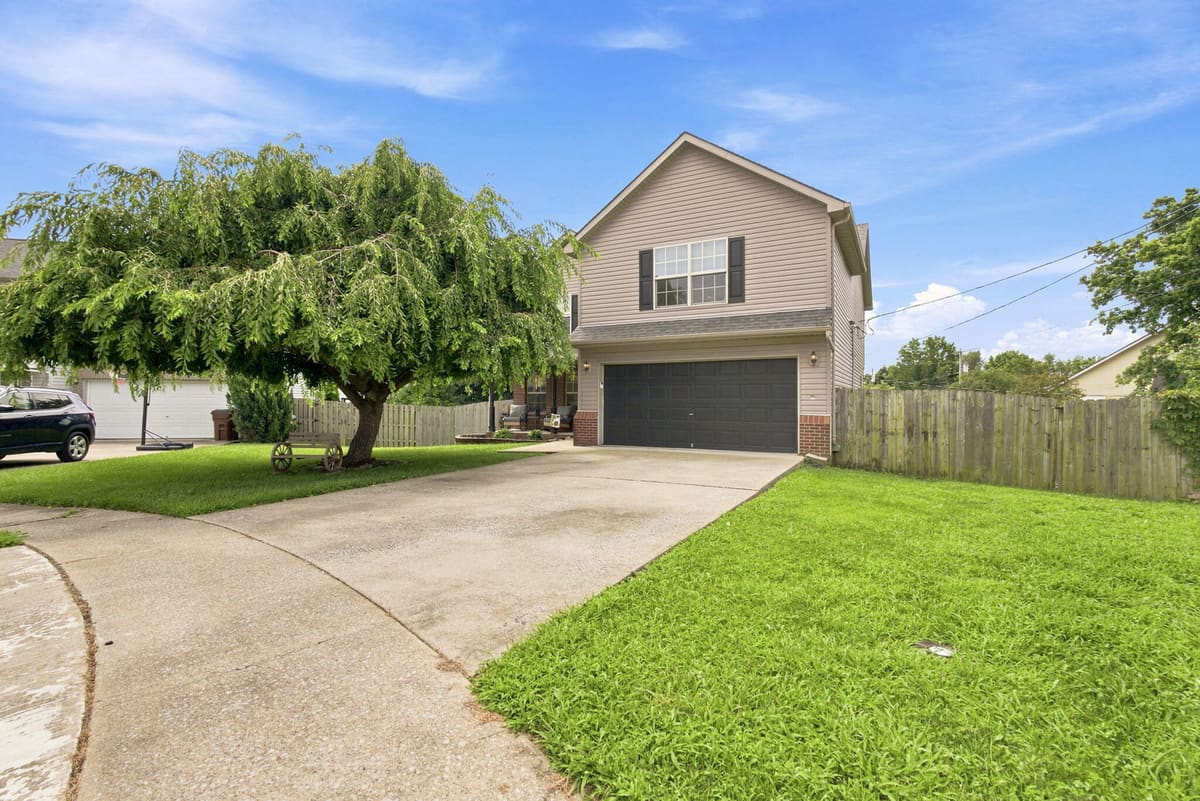 404 E Ridge Drive, Nicholasville, KY 40356 — primary photo