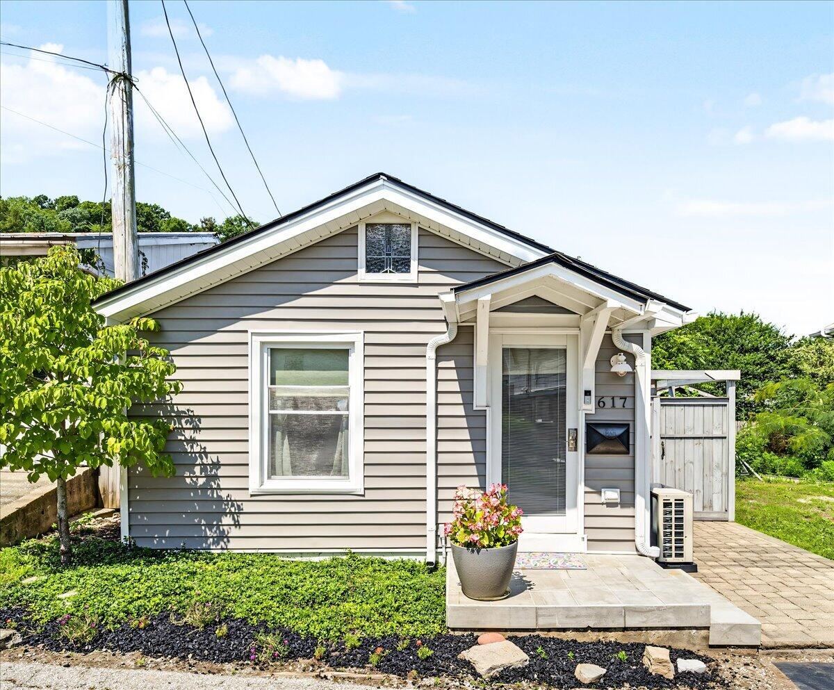 617 Shaw Lane, Frankfort, KY 40601 — primary photo