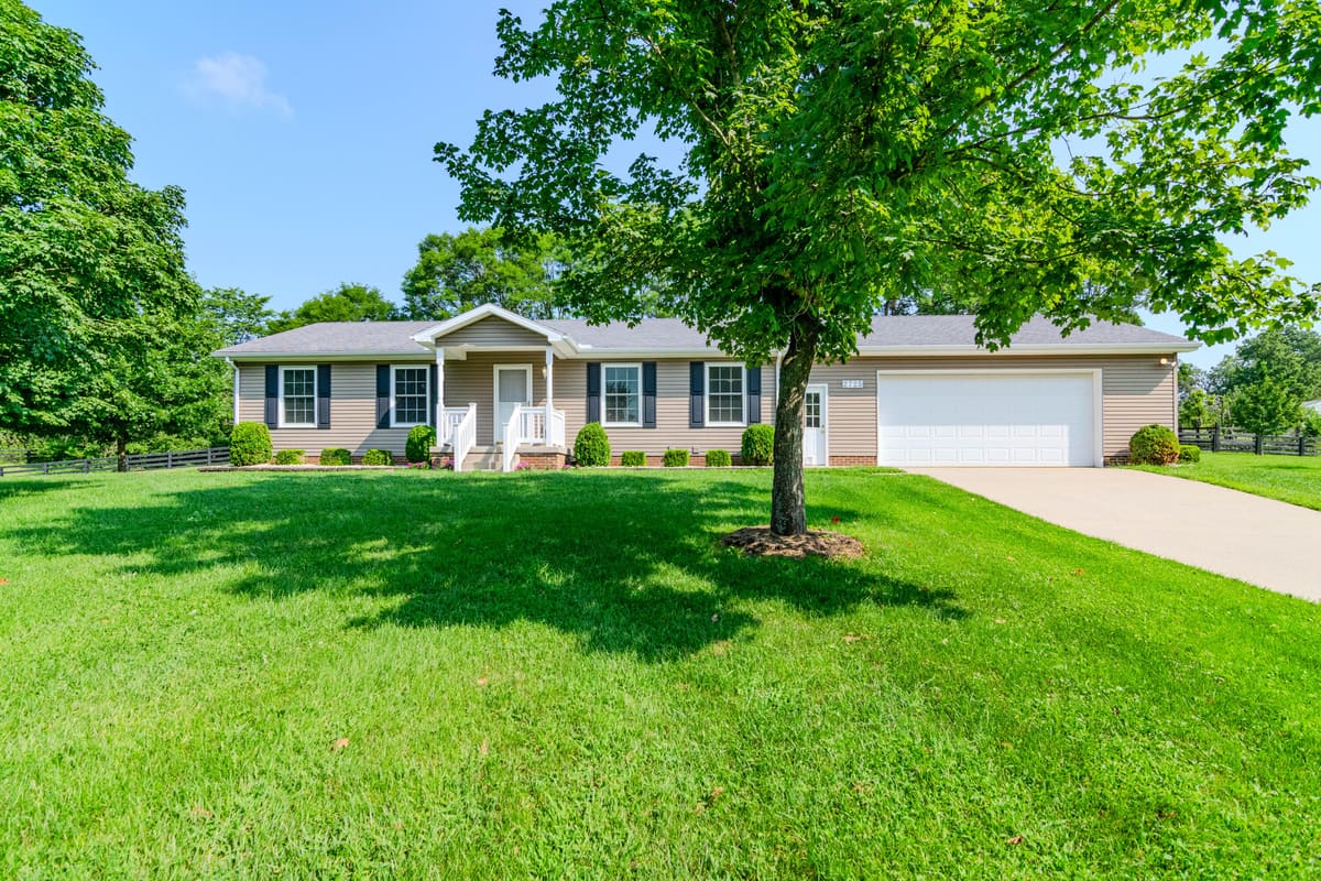 2725 Goshen Road, Winchester, KY 40391 — primary photo