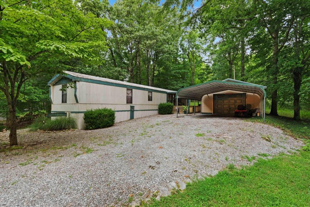 987 Rockcastle Lakeshore Drive, Cadiz, KY 42211 — primary photo