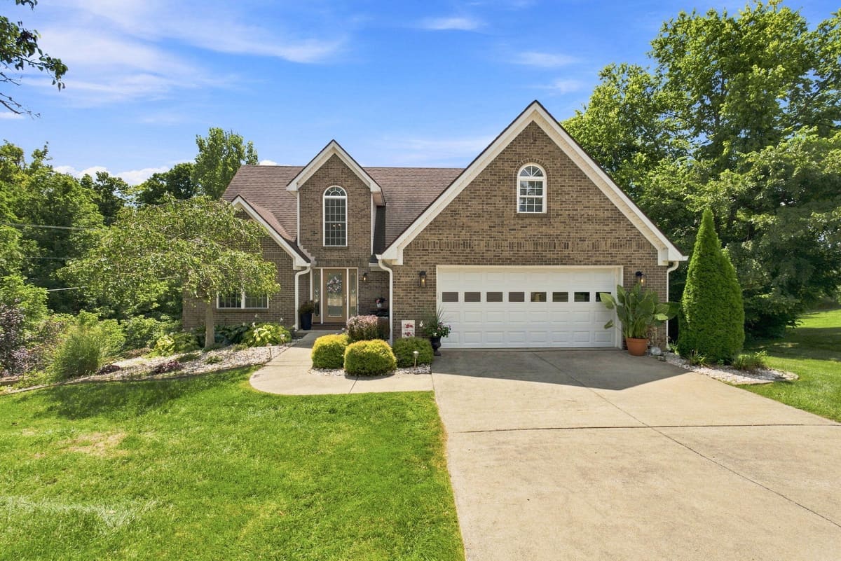 1002 Tyburn Lane, Frankfort, KY 40601 — primary photo
