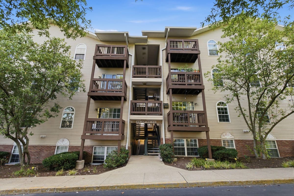 1081 S Broadway 401, Lexington, KY 40504 — primary photo