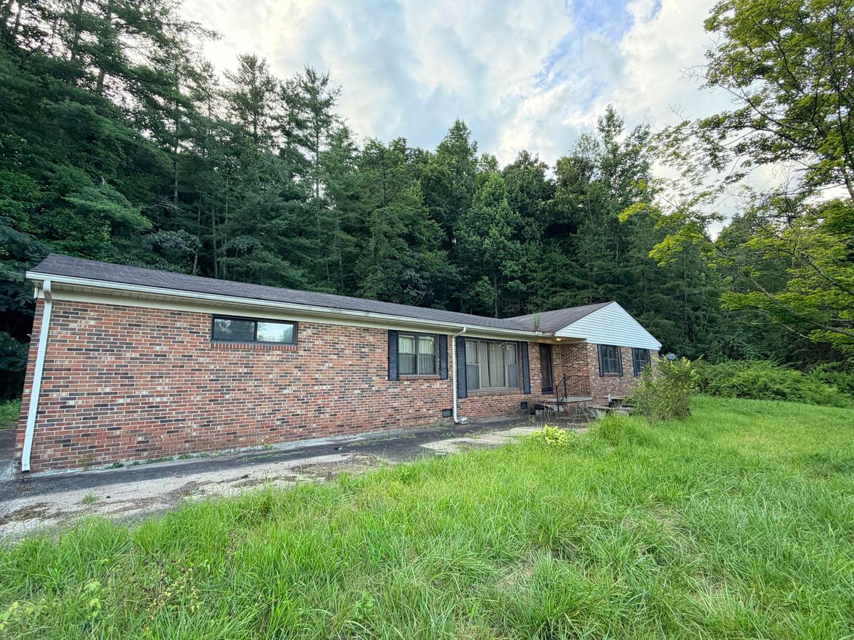 8683 U.S. 119, Calvin, KY 40813 — primary photo