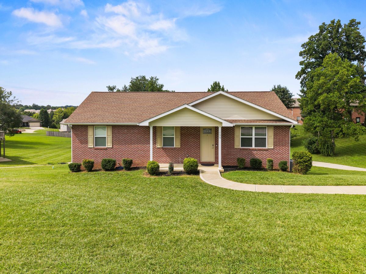 135 Grand Crossing Drive, Somerset, KY 42503 — primary photo