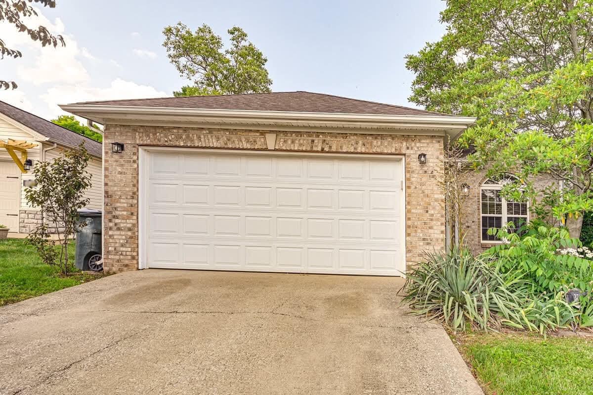 3713 Lady Di Lane, Lexington, KY 40517 — primary photo