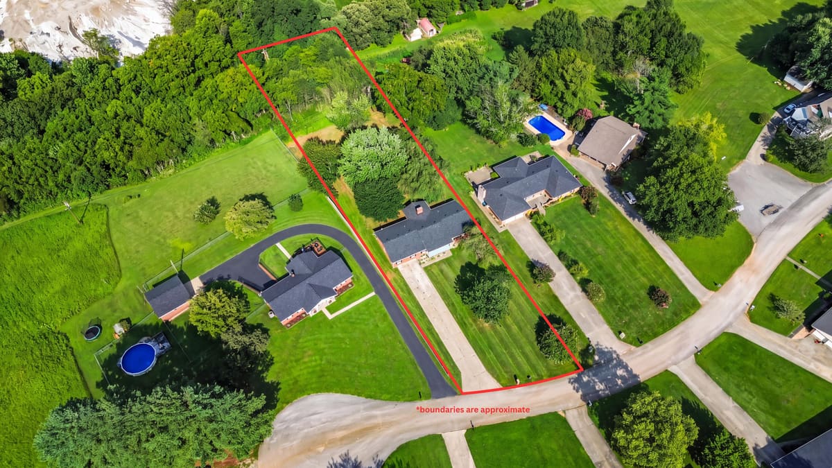 2122 Ryans Way, Somerset, KY 42503 — primary photo