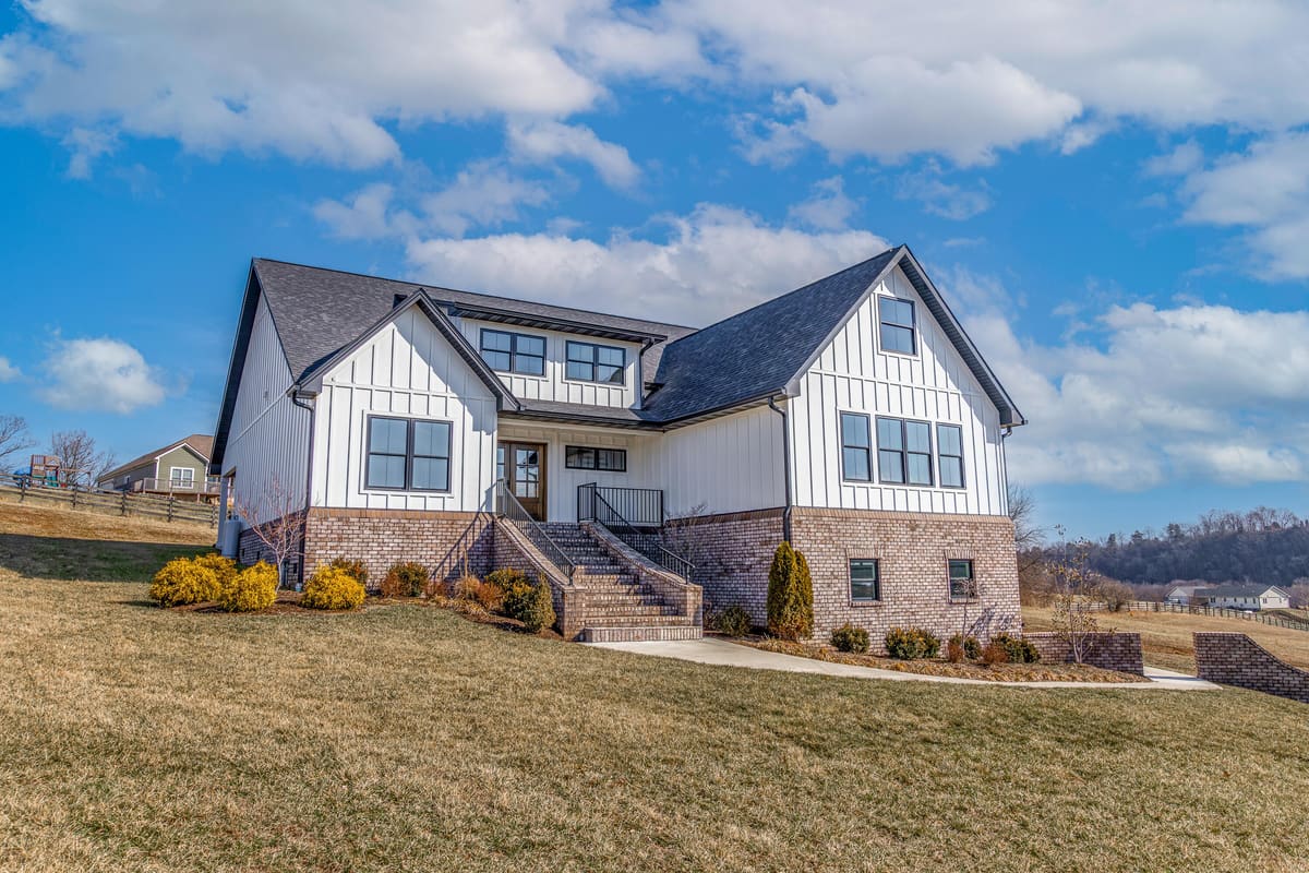 635 Lakeside Drive, Lancaster, KY 40444 — primary photo