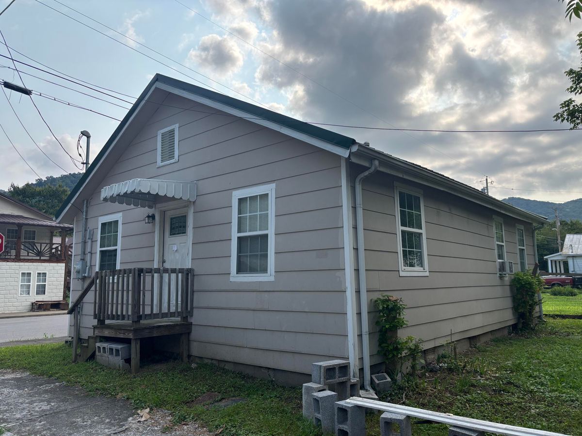 306 3rd Street, Pineville, KY 40977 — primary photo