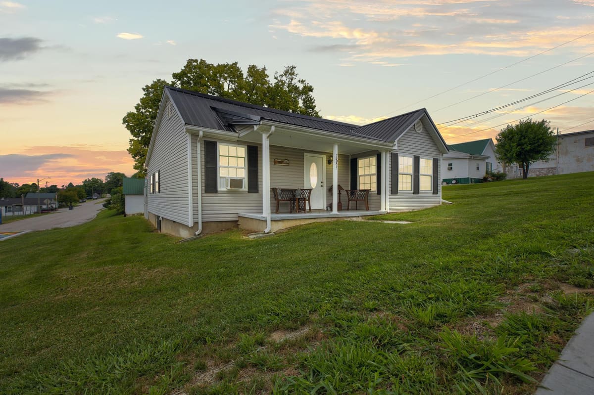 7885 W Tunnel Hill Road, Sharpsburg, KY 40374 — primary photo