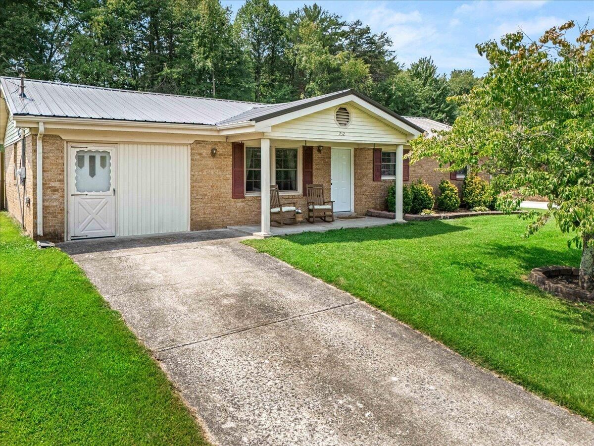 732 Oaklawn Circle, Corbin, KY 40701 — primary photo