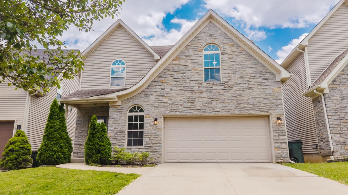 3052 Roundway Down Lane, Lexington, KY 40509 — primary photo