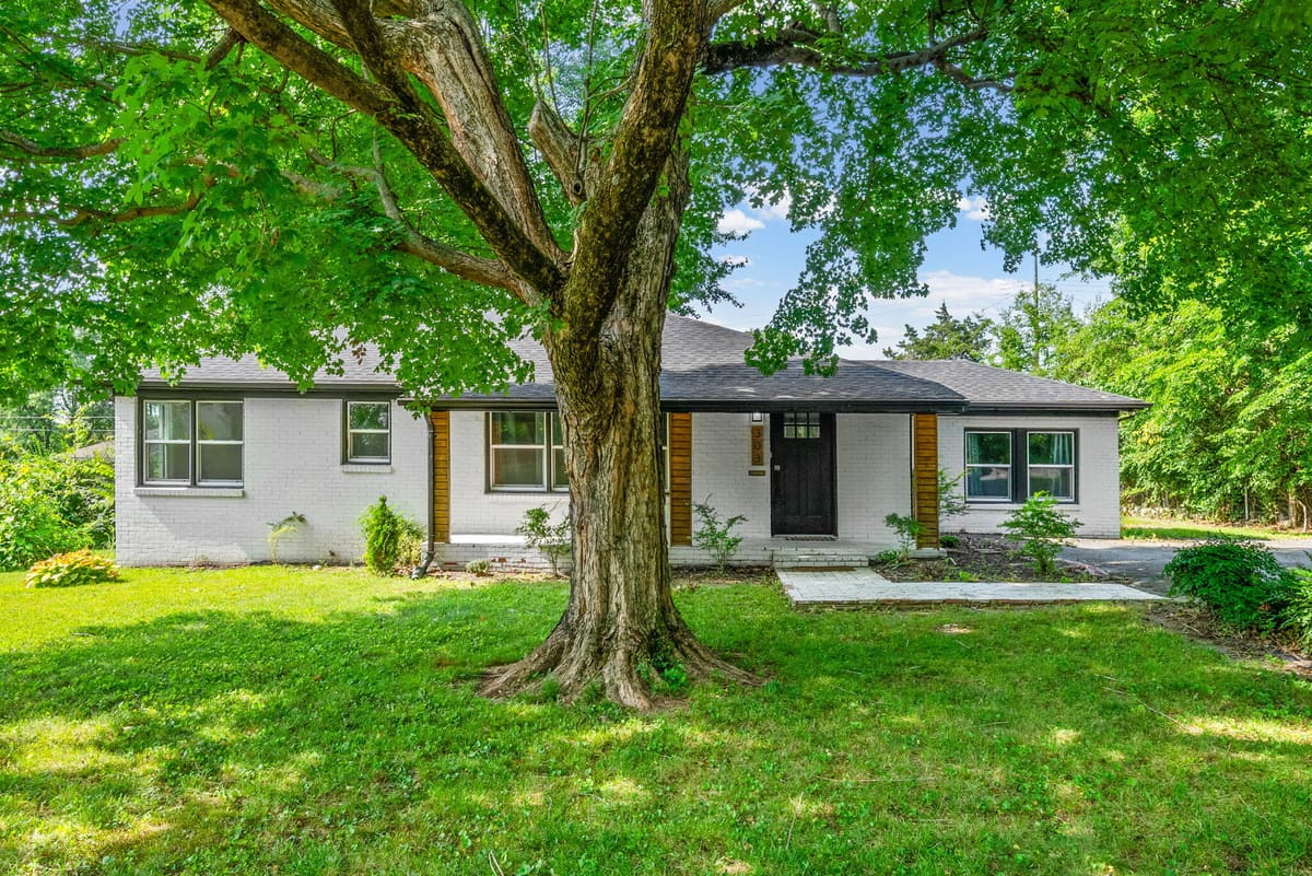 303 Jessie Avenue, Hopkinsville, KY 42240 — primary photo