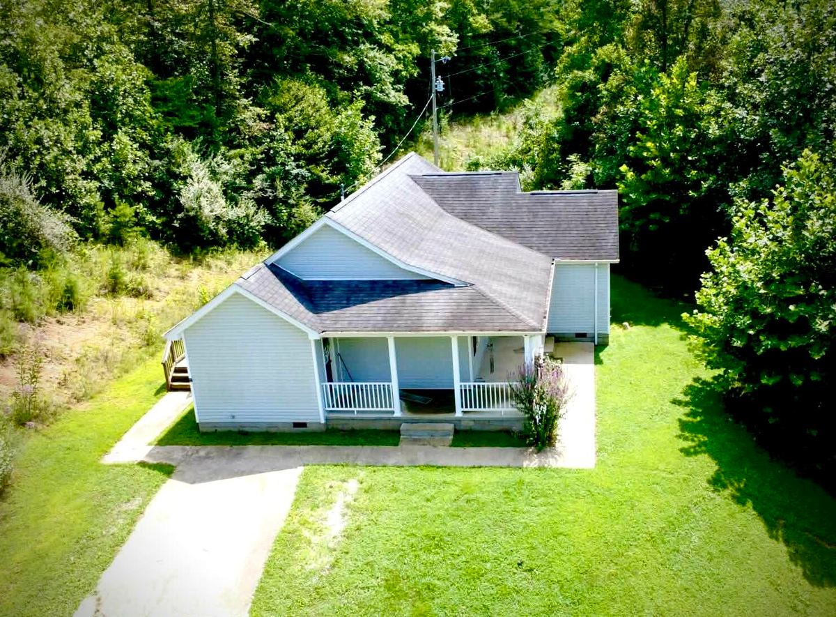 1905 Bray Creek Road, Manchester, KY 40962 — primary photo