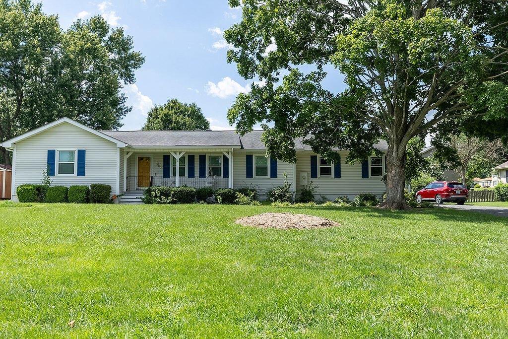 1200 Pin Oak Drive, Hopkinsville, KY 42240 — primary photo