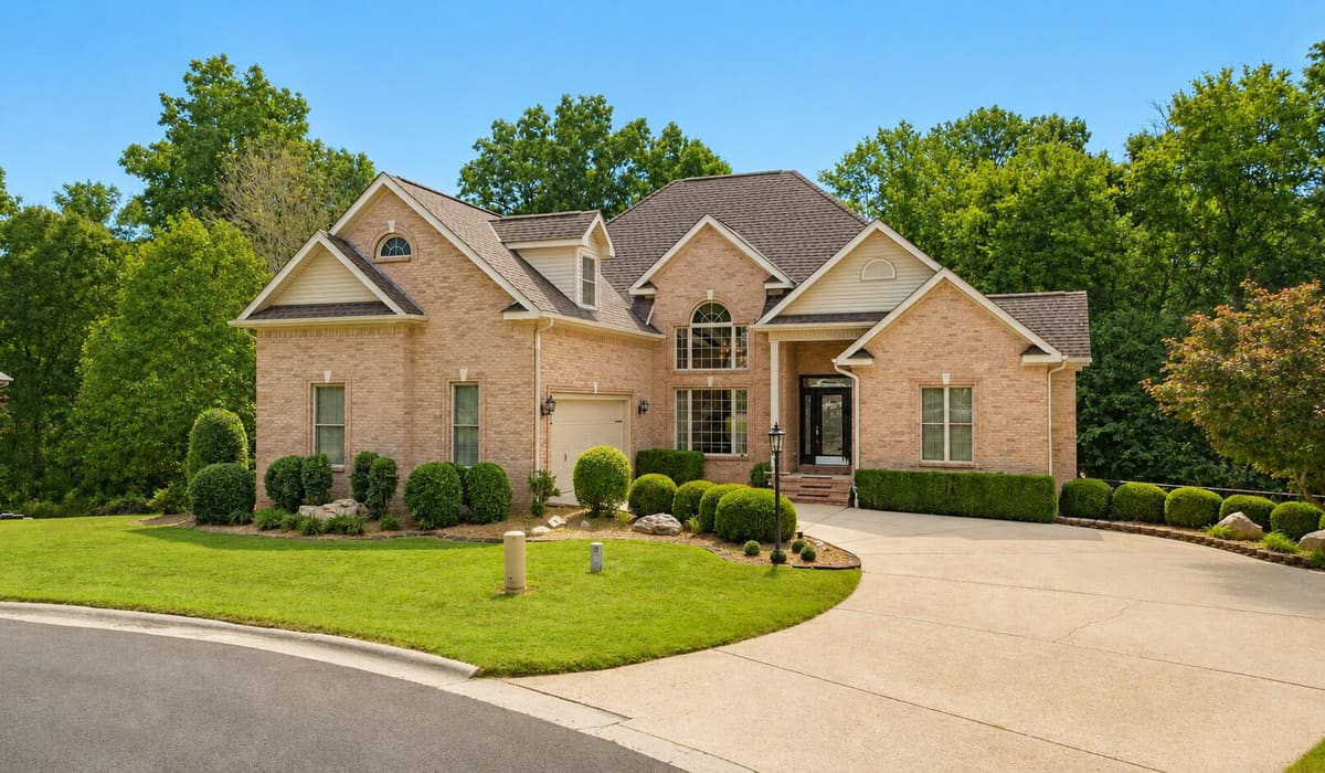 320 Cascade Drive, Paducah, KY 42003 — primary photo
