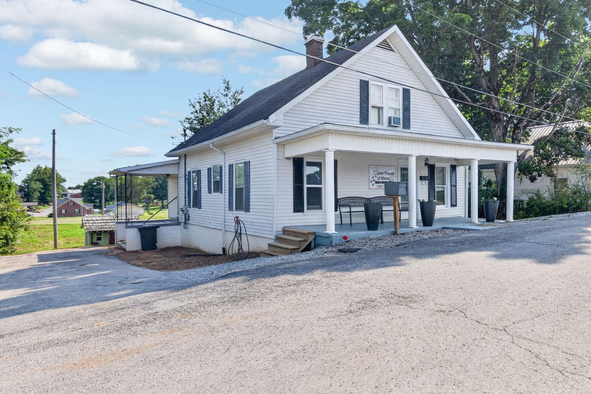 111 Maple Street, Albany, KY 42602 — primary photo