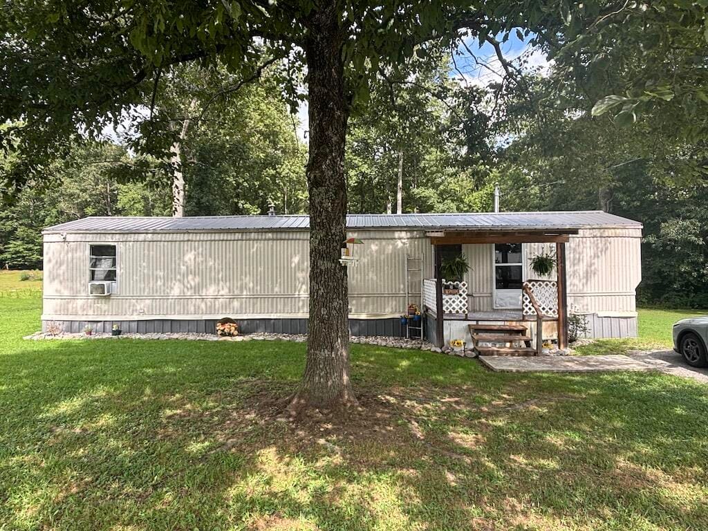 271 Geneva Drive, Russell Springs, KY 42642 — primary photo