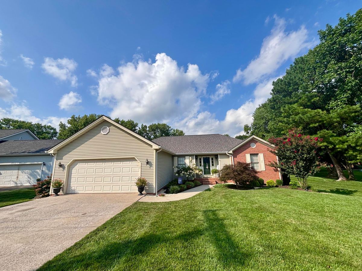 1400 N Shallow Lake Circle, Hopkinsville, KY 42240 — primary photo