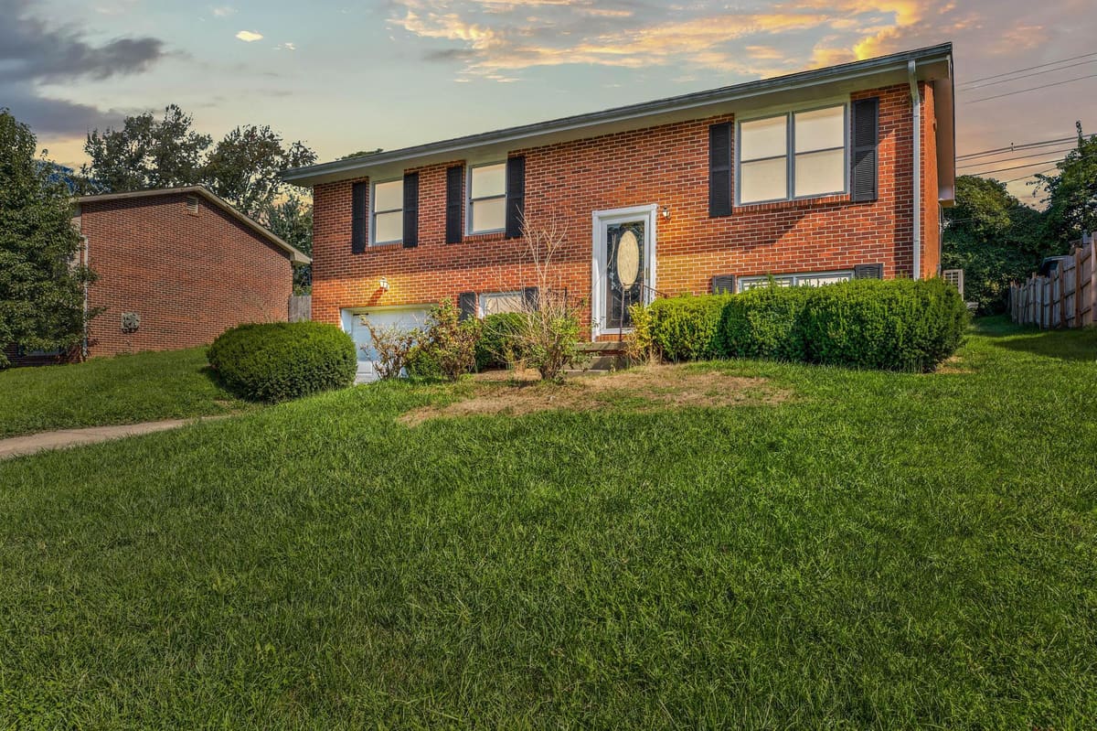 904 Shoemoore Drive, Mt Sterling, KY 40353 — primary photo