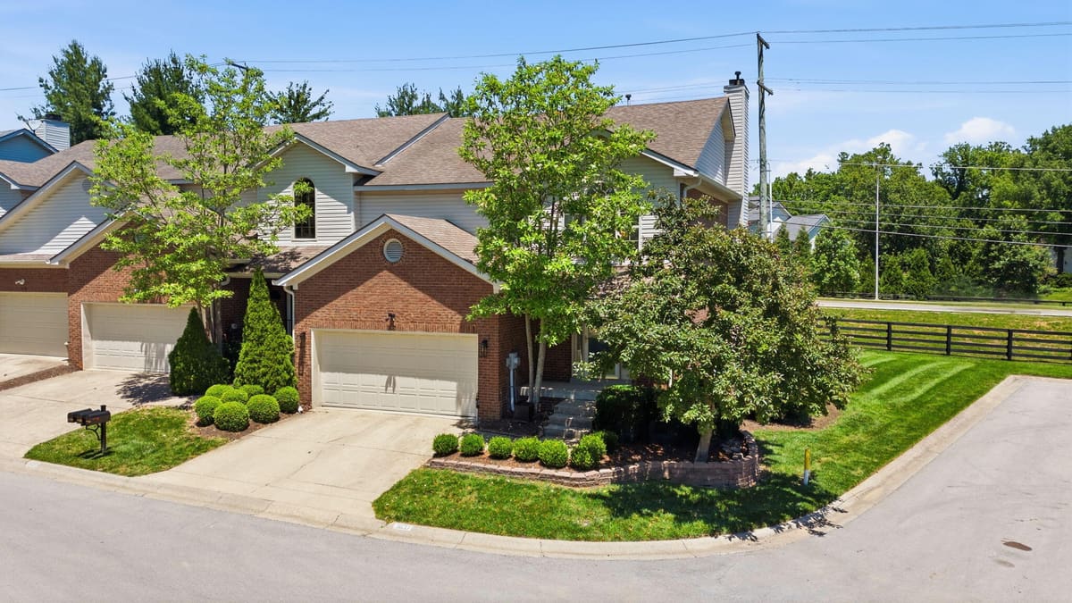 3637 Amick Way, Lexington, KY 40509 — primary photo