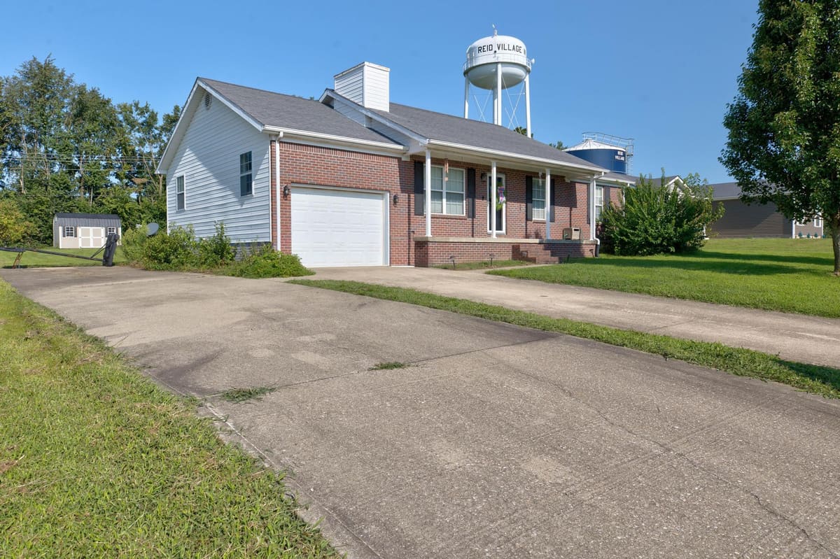 155 Devonne Drive, Mt Sterling, KY 40353 — primary photo