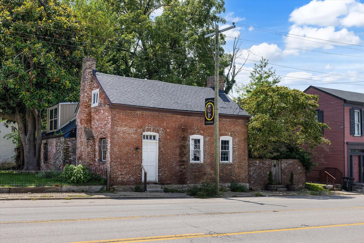 236 Lexington Street, Versailles, KY 40383 — primary photo
