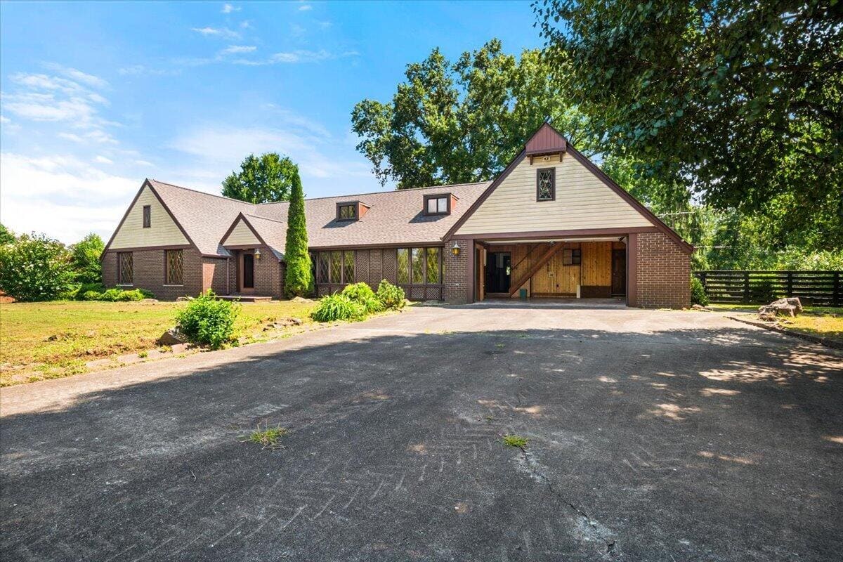 98 E Wyrick Street, Corbin, KY 40701 — primary photo